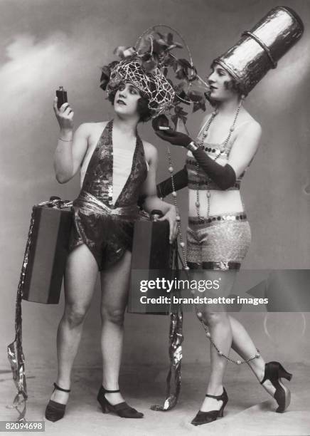 Two Chorus girls dressed up as perfume bottle and lipstick in the revue "Was Frauen tr?umen" by Karl Farkas and Robert Katscher, Kammerspiele,...