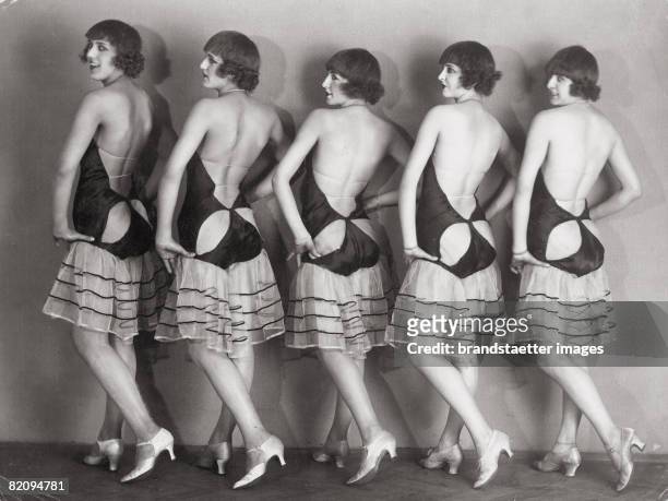 Chorus girls of the revue theater "Femina", Vienna, Photograph, 1920s [Girls der Revueb?hne "Femina", Wien, Photographie, 1920er]
