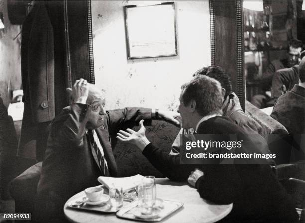 Lawyer Feuerstein and artist Padhi Frieberger in Cafe Hawelka, Vienna, Photograph, Around 1956 [Anwalt Doktor Feuerstein und K?nstler Padhi...