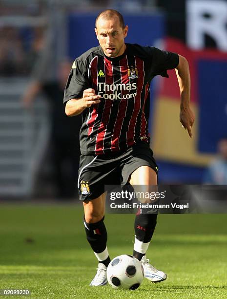 Martin Petrov of Manchester City running with the ball during a pre season friendly match between Hamburger SV and Manchester City at the HSH...