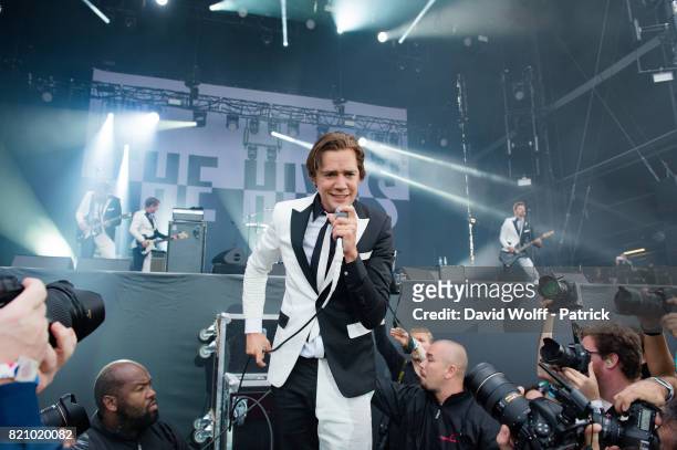 Howllin Pelle Almqvist from The Hives performs during first Lollapalooza in France at Hippodrome de Longchamp on July 22, 2017 in Paris, France.