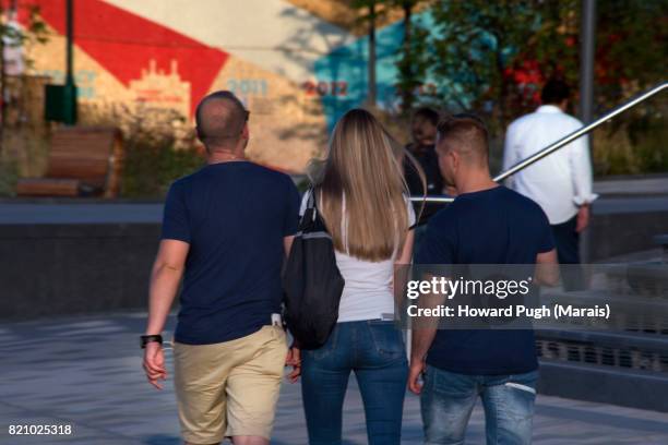 thames riverside luxury apartments, projects and views - mi5 stock pictures, royalty-free photos & images