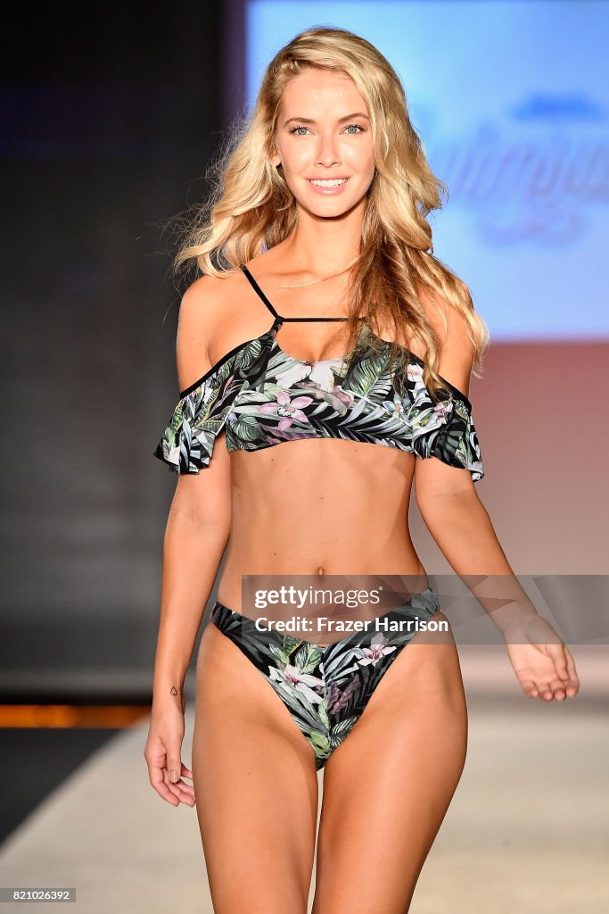 SWIMMIAMI Sports Illustrated Swimsuit 2018 Collection - Runway