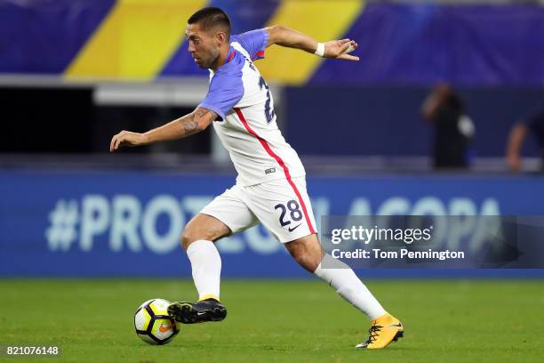 Clint Dempsey of United States controls the ball against Costa Rica during the 2017 CONCACAF Gold Cup Semifinal at AT&T Stadium on July 22, 2017 in...