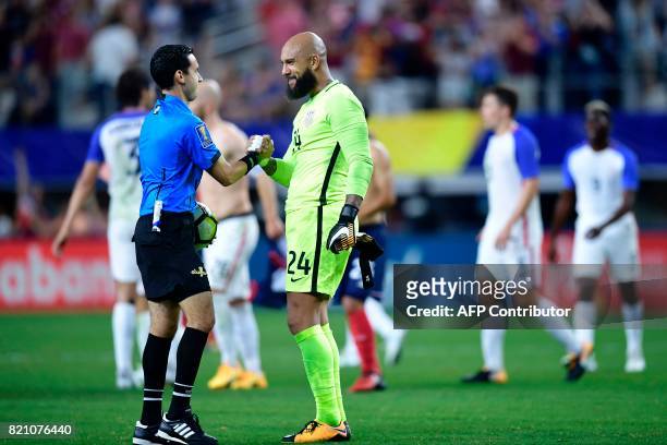 United States's goalkeeper Tim Howard greets an official after the Costa Rica vs. United States CONCACAF Gold Cup semi final match July 22, 2017in...
