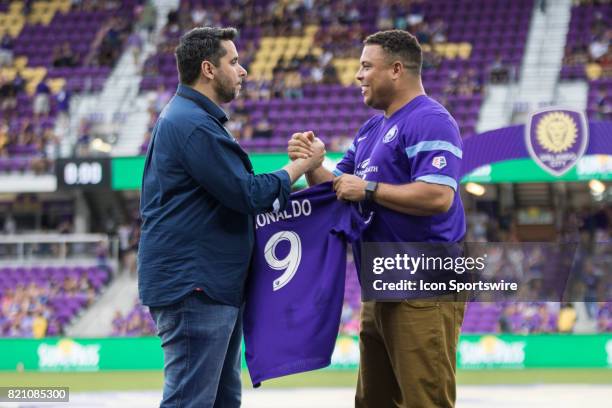 Orlando majority owner Flavio Augusto da Silva presents a jersey to Ronaldo before the MLS soccer match between Atlanta United FC and Orlando City SC...