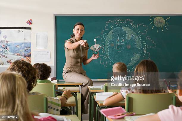 teacher and class - lavagna foto e immagini stock