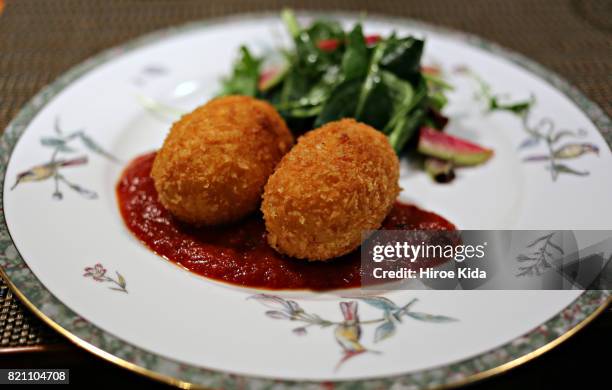 crab cream croquette - kroket stockfoto's en -beelden