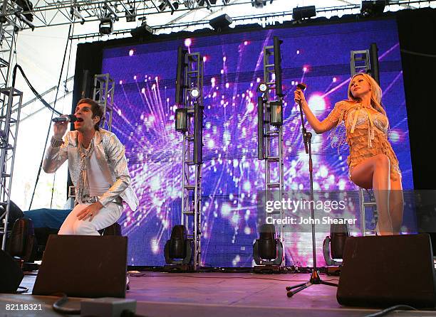 Musicians Perry and Etty Farrell perform during day 3 of the Coachella Valley Music and Arts Festival held at the Empire Polo Field on April 27, 2008...