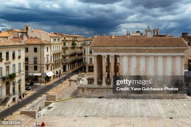 place de la maison carree, nimes, gard, france - nimes stock pictures, royalty-free photos & images