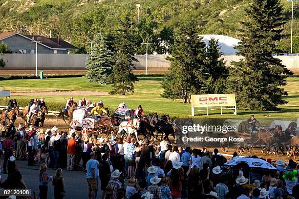 Chuck Ward Racing Chuckwagon Racing Photos and Premium High Res Pictures - Getty Images