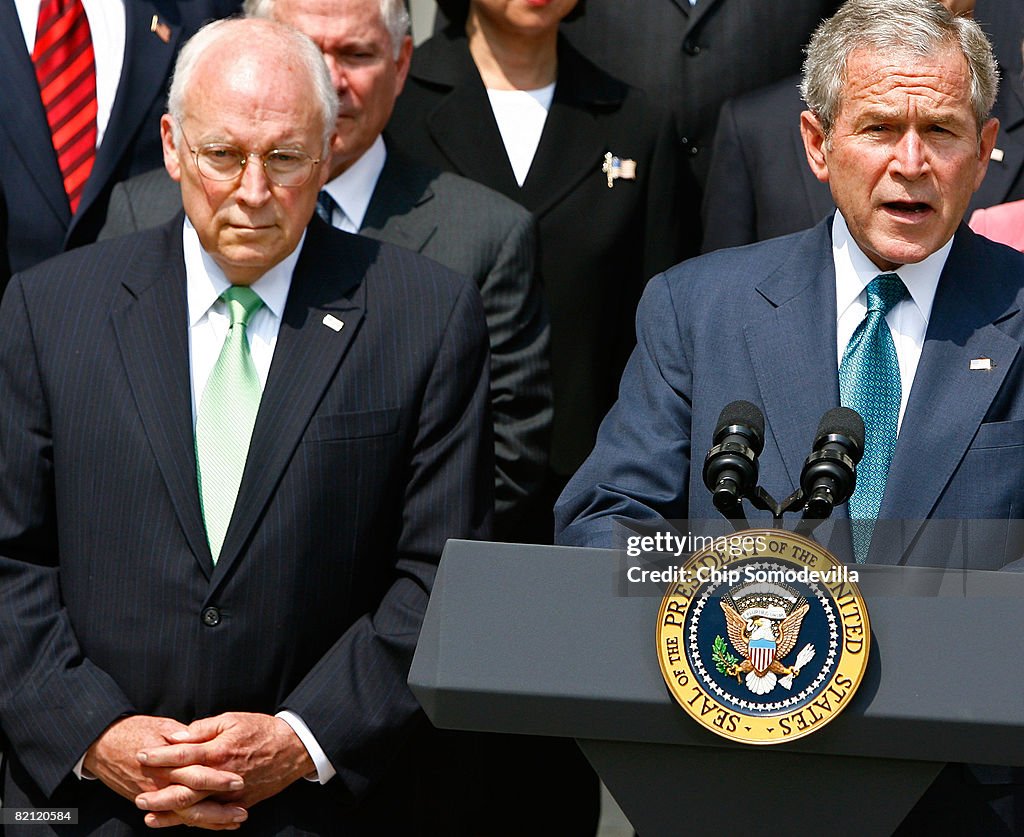 Bush Makes Statement With Cabinet Members