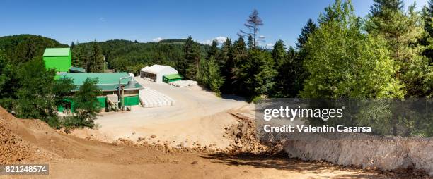 quartz sandstone processing facility - quartz sandstone stock pictures, royalty-free photos & images