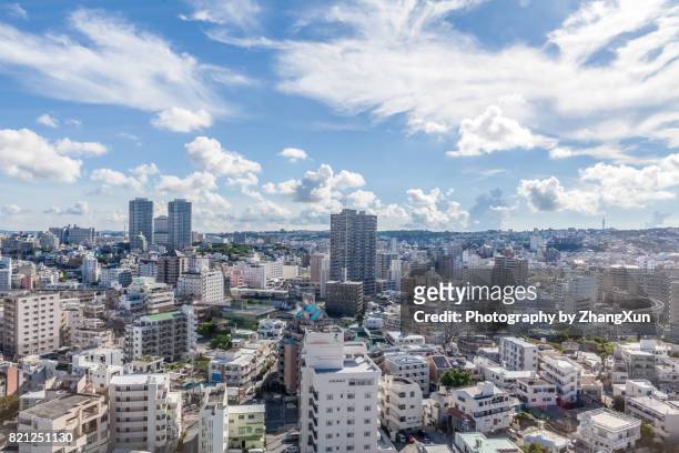 aerial view of naha cityscape in okinawa, japan at day time, summer. - 日本　住宅街 個照片及圖片檔