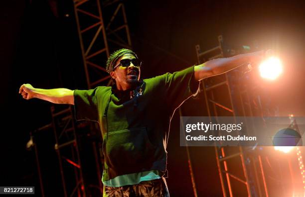 Quest The Rapper Q Tip (Musician) Photos and Premium High Res Pictures - Getty Images