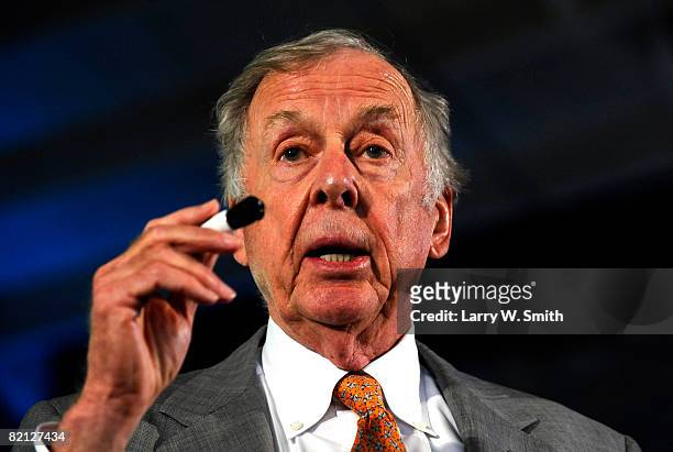 Boone Pickens, oil and gas developer, presents his plan for discussion during a Town Hall Meeting July 30, 2008 in Topeka, Kansas. Mr. Pickens...
