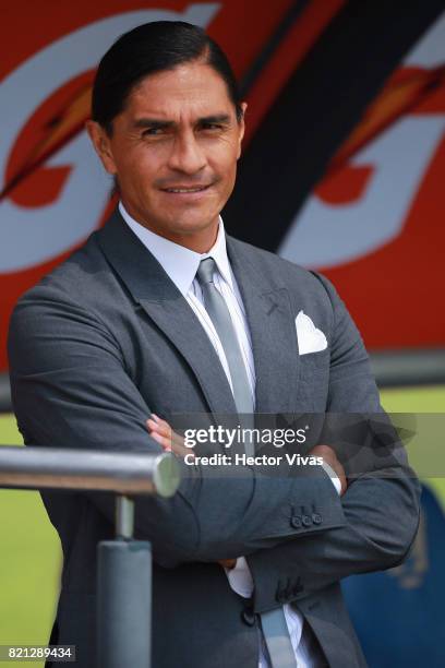 Juan Francisco Palencia coach of Pumas looks on during the 1st round match between Pumas UNAM and Pachuca as part of the Torneo Apertura 2017 Liga MX...