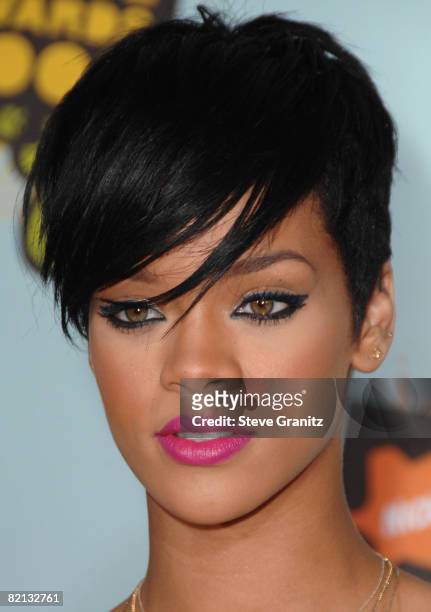 Rihanna arrives at the 2008 Nickelodeons Kids Choice Awards at the Pauley Pavilion on March 29, 2008 in Los Angeles