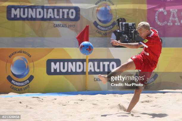 Russia's Ilinskii in action during the Beach Soccer Mundialito 2017 match between Russia and France at the Carcavelos beach in Cascais, Portugal, on...