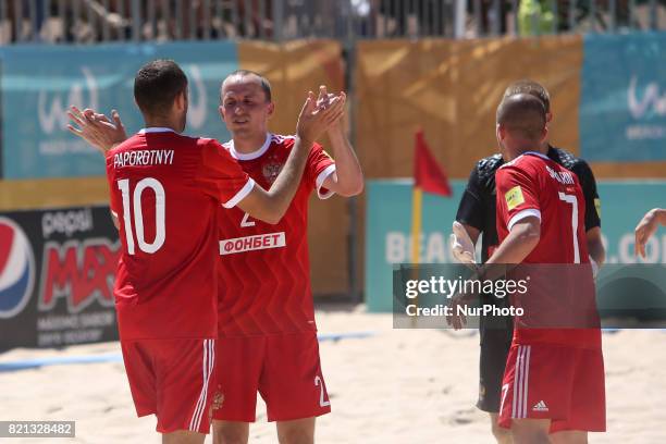 Russia's team players celebrate the victory after the Beach Soccer Mundialito 2017 match between Russia and France at the Carcavelos beach in...