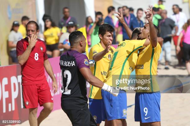 Brazil's team players celebrate the victory after the Beach Soccer Mundialito 2017 match between Portugal and Brazil at the Carcavelos beach in...