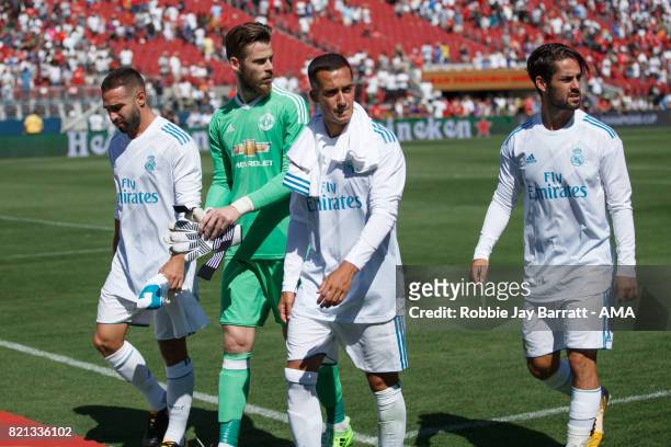 David de Gea of Manchester United walks off with Dani Carvajal of Real Madrid, Lucas Vazquez of Real Madrid and Isco of Real Madrid at full time...