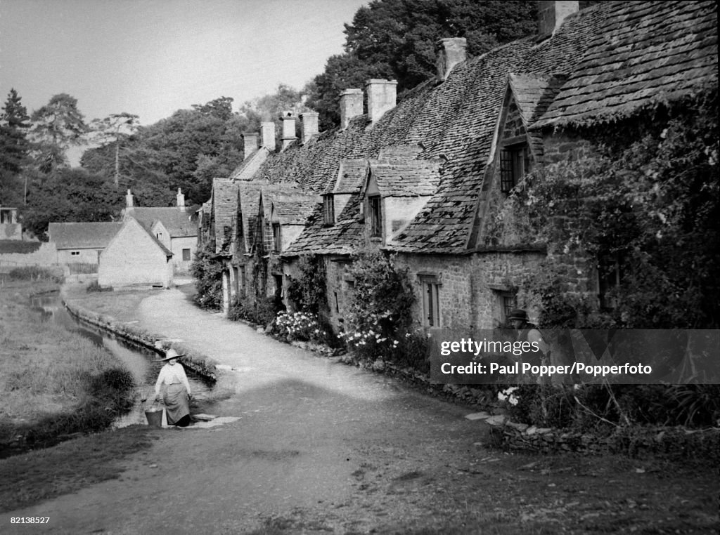 Geography, Travel, England, pic: circa 1920, Arlington Row, Bibury in the Gloucestershire Cotswolds, featuring cottages built of local Cotswold stone