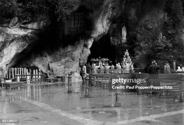 Religion, Pilgrimages, Lourdes, France, pic: circa 1950, The Grotto at Lourdes, the wall of which shows crutches and a statue of the Holy Virgin, the...