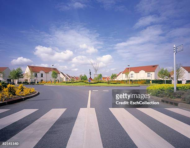 roundabout in newly built residential neighborhood in suburban paris. - suburb foto e immagini stock
