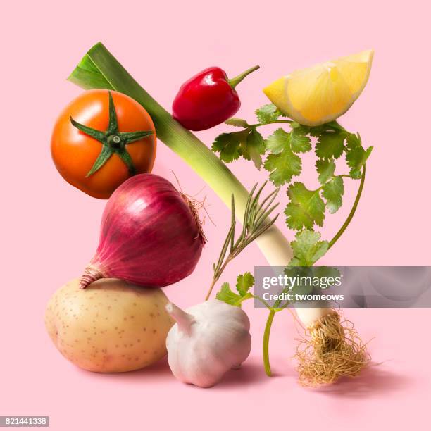 fresh uncooked vegetable still life. - beauty balance stockfoto's en -beelden