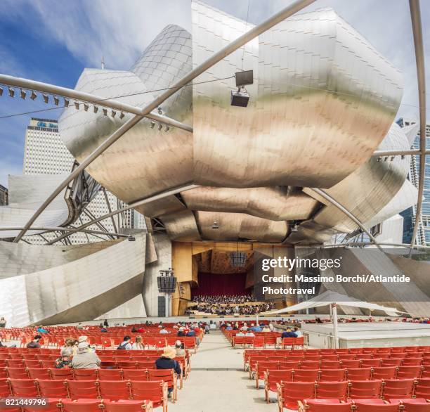 millennium park, the jay pritzker pavilion - jay pritzker pavillion stock pictures, royalty-free photos & images