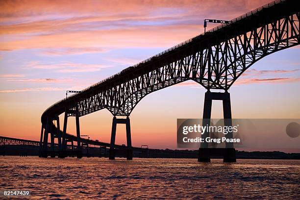 chesapeake bay bridge - chesapeake bay bridge stockfoto's en -beelden