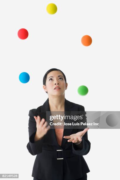 asian businesswoman juggling - jonglieren stock-fotos und bilder