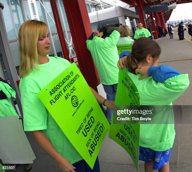 Chicago-based United Airlines'' flight attendant Laura Brockman and her daughter Alexis informational picket April 3, 2001 outside the United...