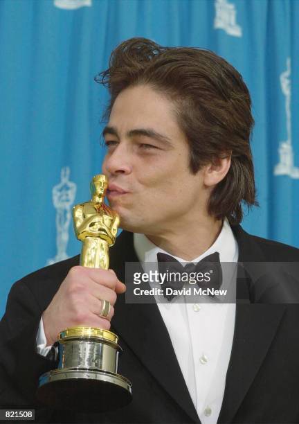 Actor Benicio Del Toro kisses his Oscar statuette after winning for Best Supporting Actor during the 73rd Annual Academy Awards March 25, 2001 at the...