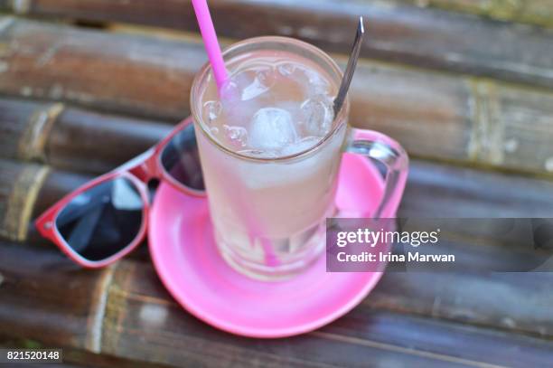 chilled coconut water - acqua di cocco foto e immagini stock