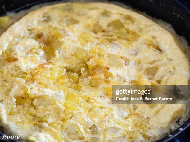 spanish omelette in the pan, ready to eat, spain - egg white omelet stock pictures, royalty-free photos & images