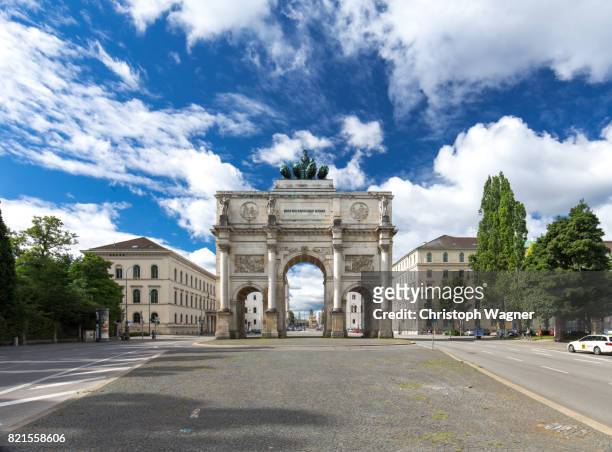 münchen siegestor - munich cityscape stock pictures, royalty-free photos & images