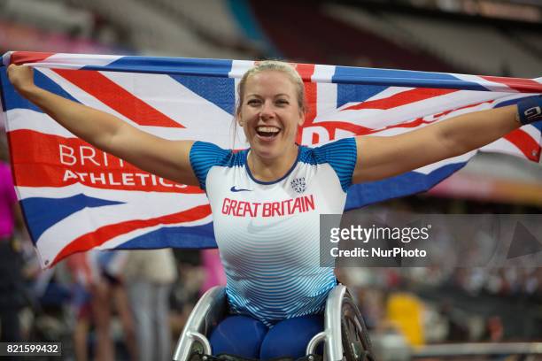 Hannah Cockroft of Great Britain celebrates after winning gold in the Women's 400m T34 Final during World Para Athletics Championships at London...