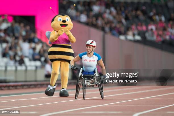 Hannah Cockroft of Great Britain celebrates after winning gold in the Women's 400m T34 Final alongside Wizzbee Mescot during World Para Athletics...