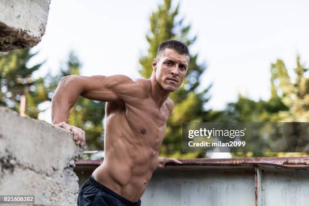 Bodybuilder Dips Dip (Exercise) Photos and Premium High Res Pictures - Getty Images