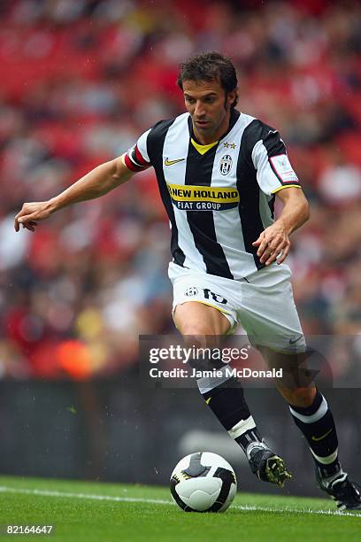 Alessandro Del Piero of Juventus in action during the pre-season friendly match between Juventus and SV Hamburg during the Emirates Cup at the...