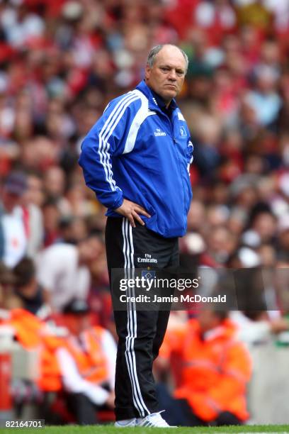 Martin Jol head coach of SV Hamburg looks on during the pre-season friendly match between Juventus and SV Hamburg during the Emirates Cup at the...