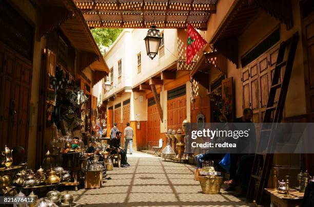 calle de fez - fezes fotografías e imágenes de stock