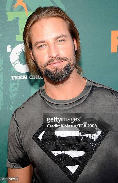 Actor Josh Holloway arrives at the 2008 Teen Choice Awards at Gibson Amphitheater on August 3, 2008 in Los Angeles, California.
