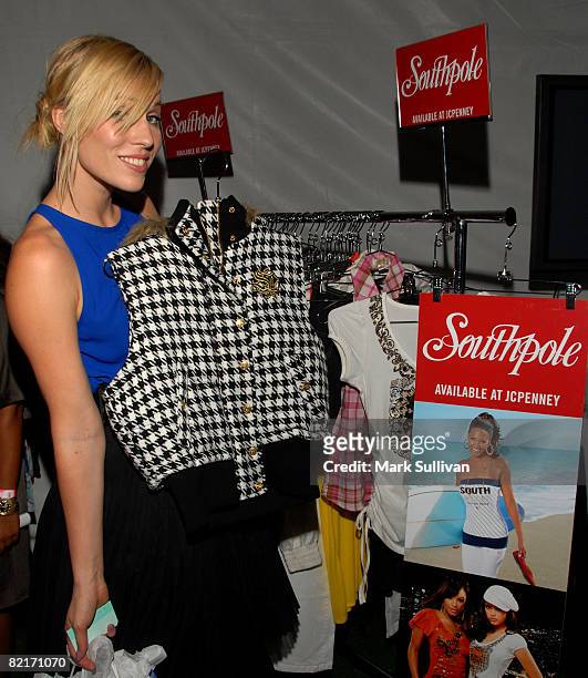 Singer Natasha Bedingfield attends the Mattel Celebrity Retreat produced by Backstage Creations at Teen Choice 2008 on August 3, 2008 in Universal...