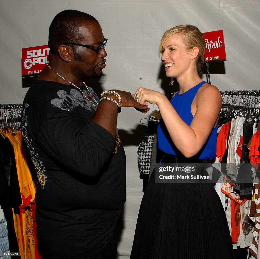 Backstage Creations at the 2008 Teen Choice Awards Day 2