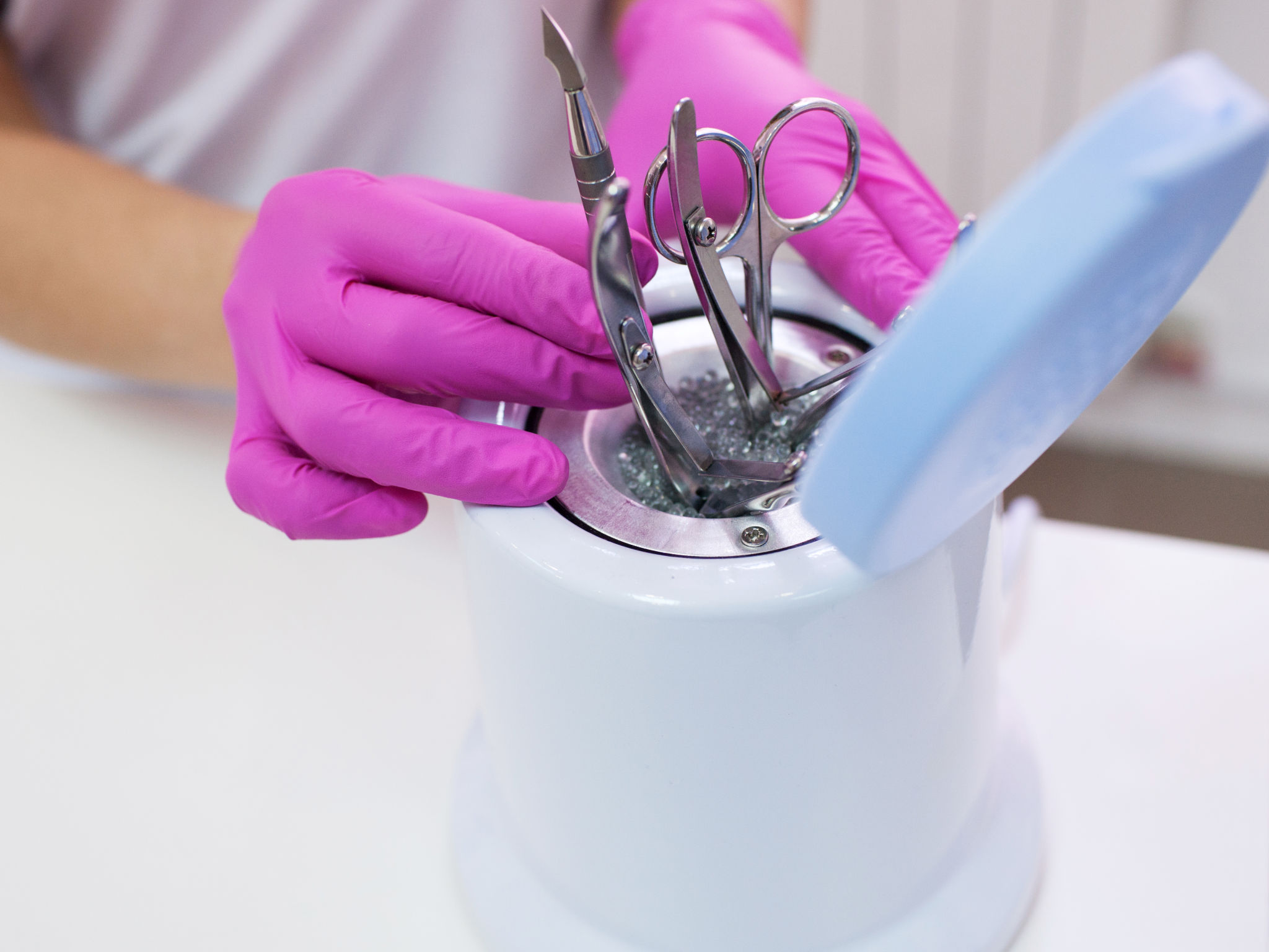 Disinfection of metal manicure tools. Disinfection of metal manicure tools.
