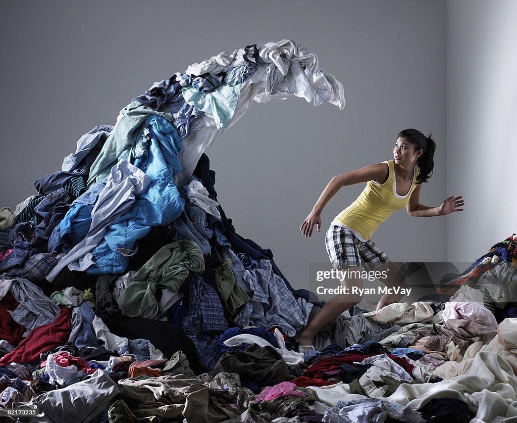 Frau unter wave der Wäscherei