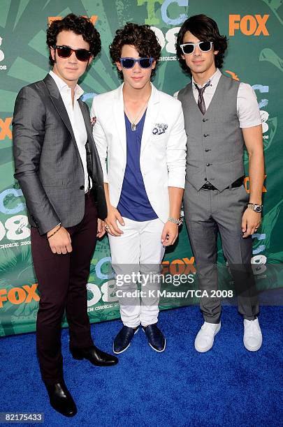 Singers Kevin Jonas, Nick Jonas and Joe Jonas of the Jonas Brothers arrive at the 2008 Teen Choice Awards at Gibson Amphitheater on August 3, 2008 in...